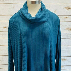 MONDAY Women Long Sleeve Pullover Turtleneck Green Asymmetrical Hem Top Sz M/L